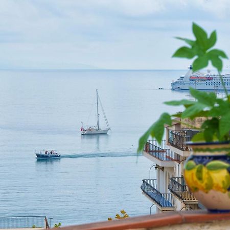 Casa Maccers Lägenhet Giardini Naxos Exteriör bild