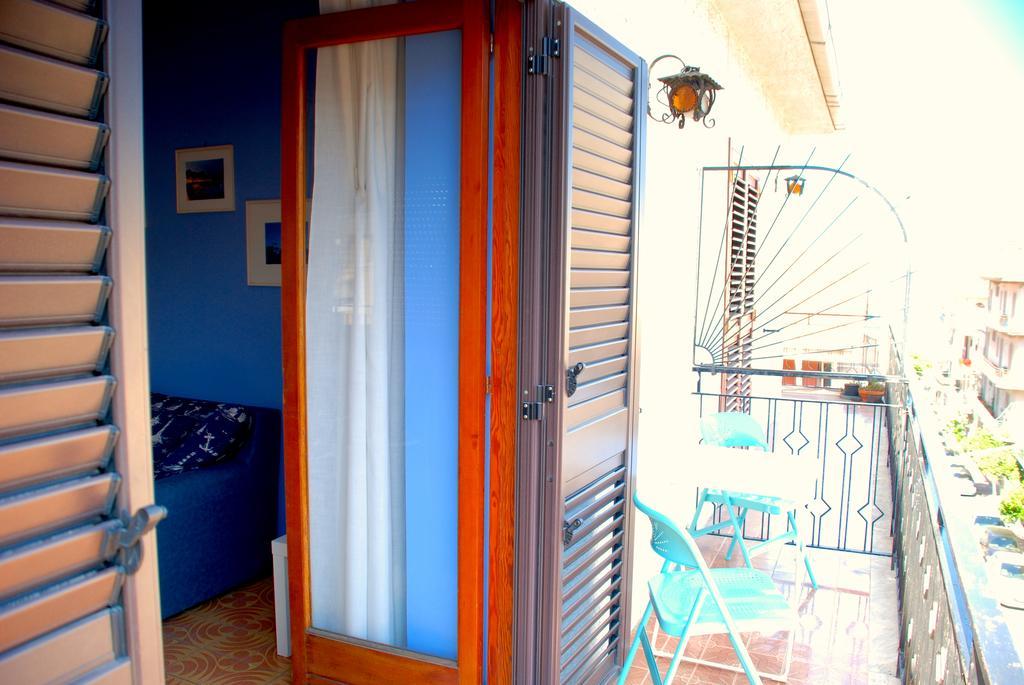 Casa Maccers Lägenhet Giardini Naxos Rum bild