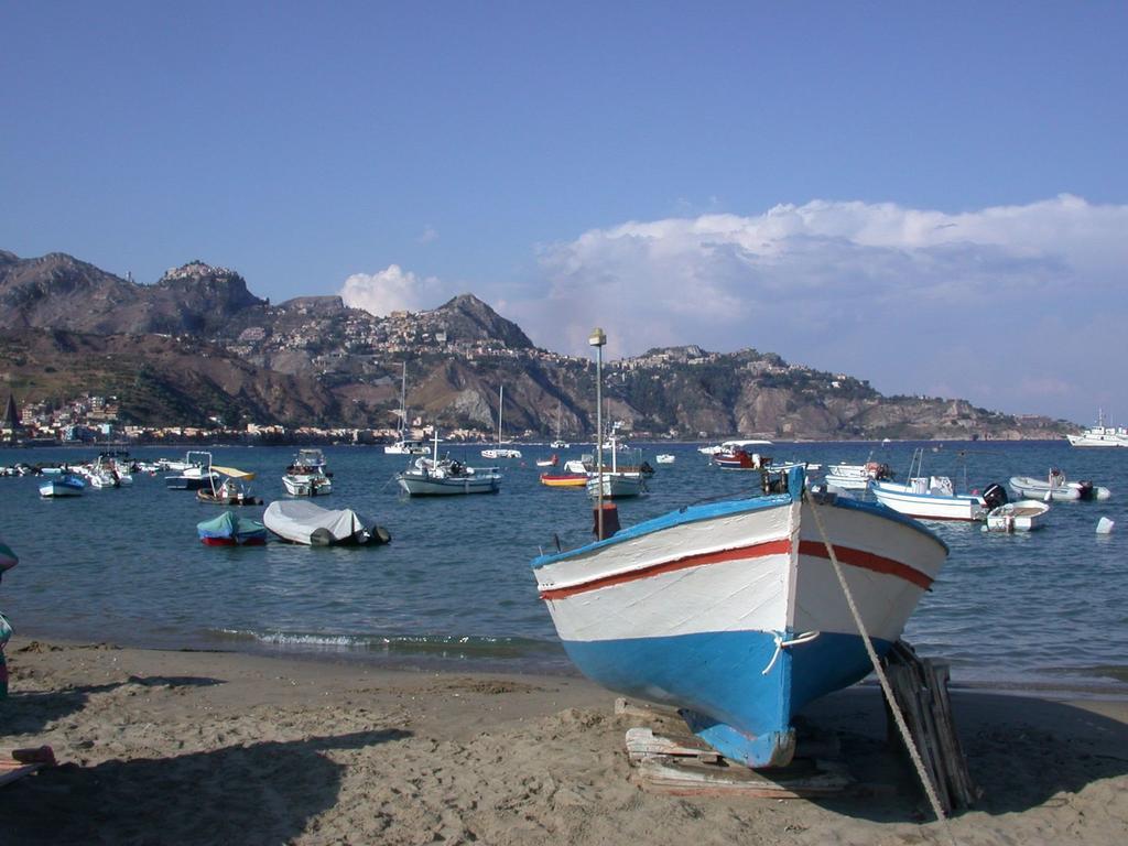Casa Maccers Lägenhet Giardini Naxos Exteriör bild
