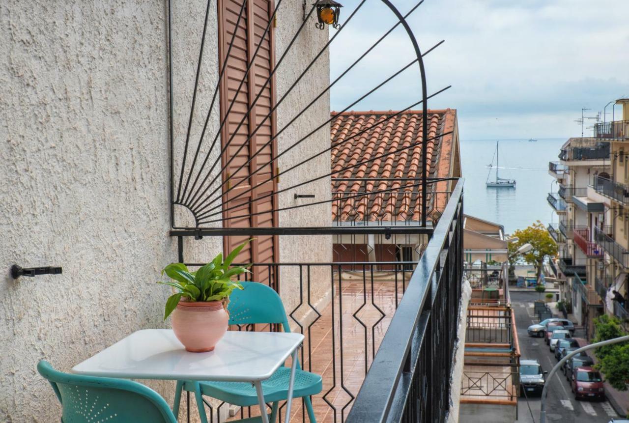 Casa Maccers Lägenhet Giardini Naxos Exteriör bild