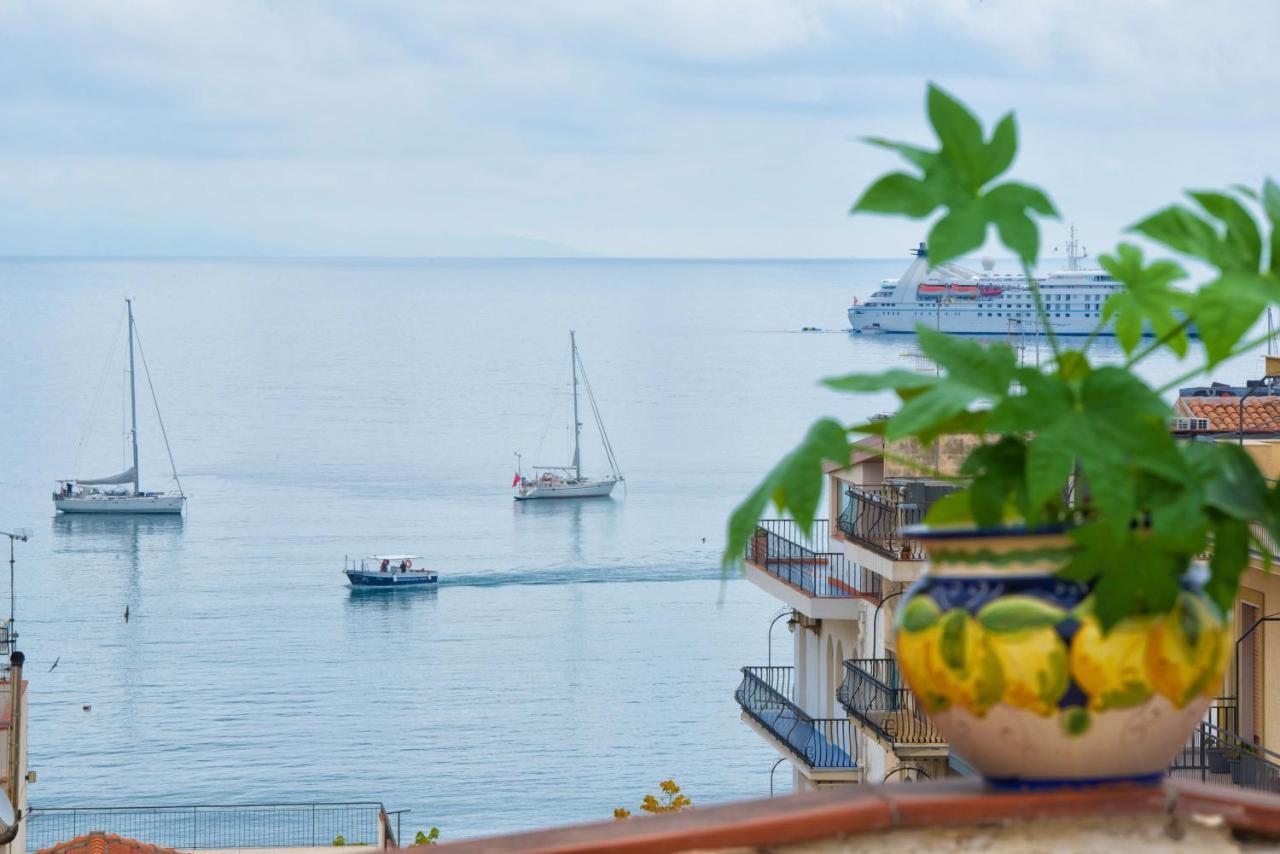 Casa Maccers Lägenhet Giardini Naxos Exteriör bild